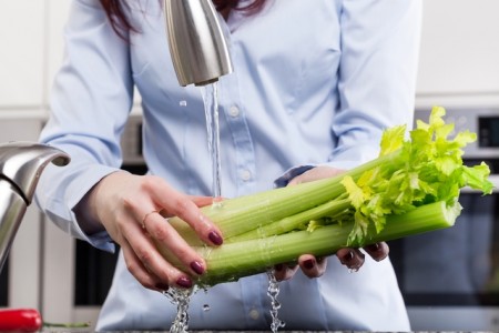 Como lavar corretamente frutas e verduras - Dica de Saúde